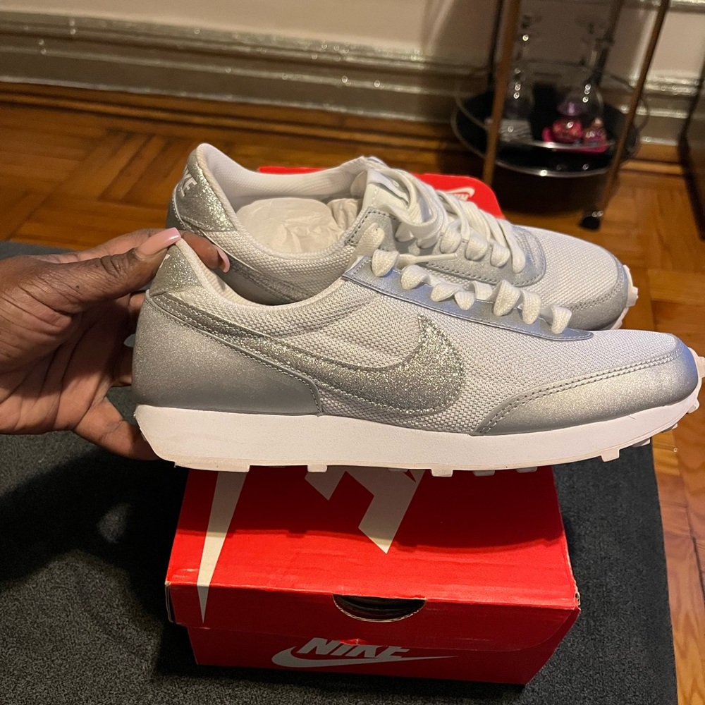 Nike Women’s Sneakers in Light Gray and White
